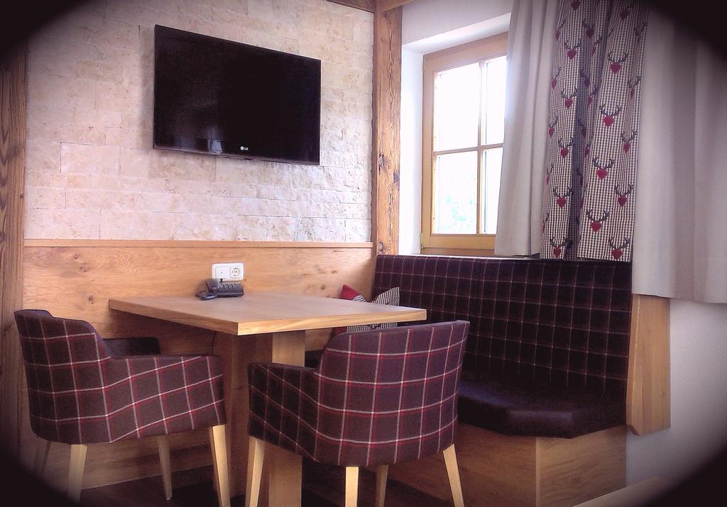 סרפהאוס Hotel Garni Romantika מראה חיצוני תמונה