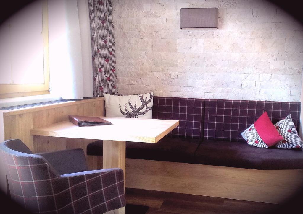 סרפהאוס Hotel Garni Romantika מראה חיצוני תמונה