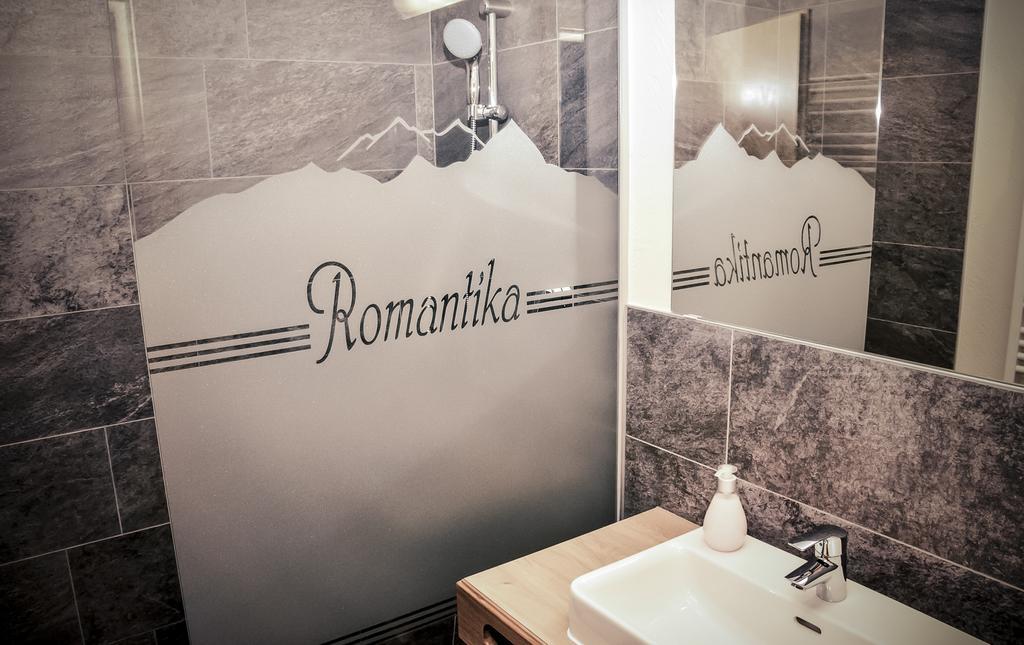 סרפהאוס Hotel Garni Romantika מראה חיצוני תמונה